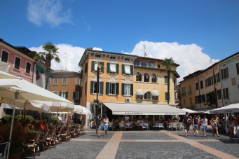 A square in Sirimione