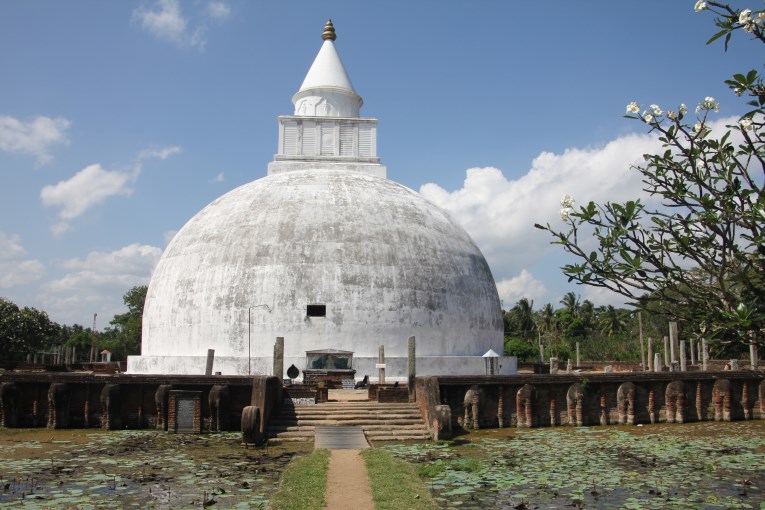 Stupa Tissamaharama