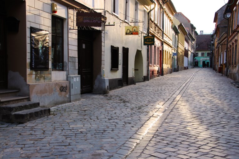 Brasov street light low