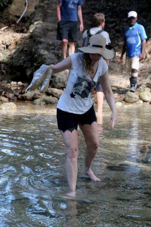 Hiking to El Limon waterfall