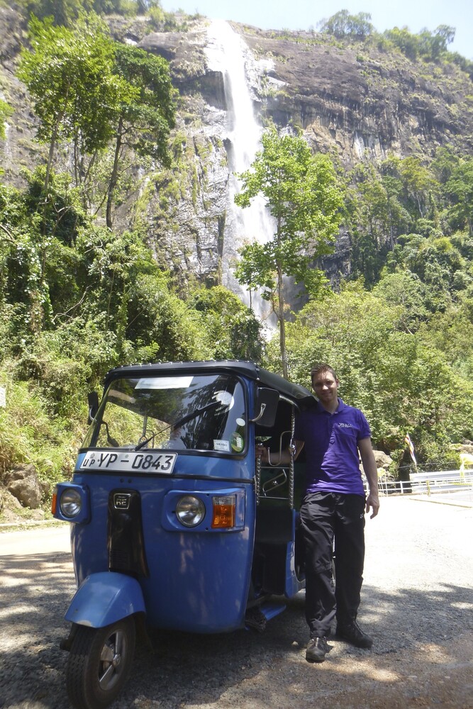 Timo in front of THE waterfall