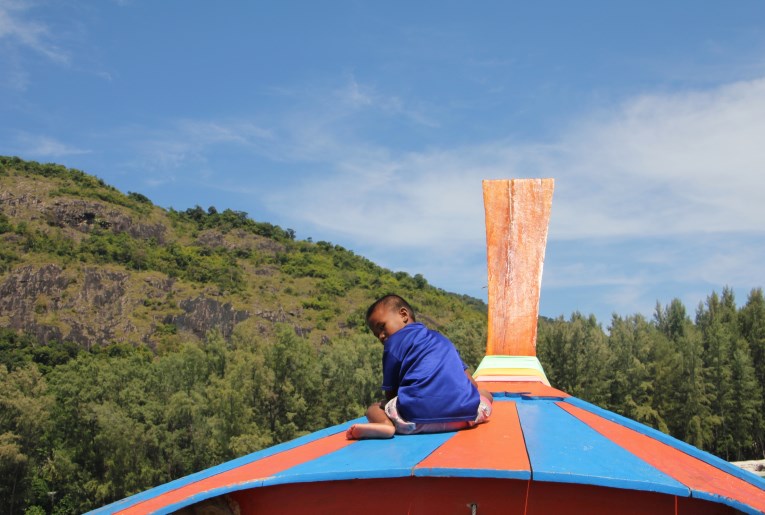 Taxi longtail boat