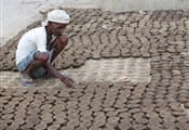 Varanasi, koeienpoep drogen