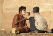 Varanasi, man scheren