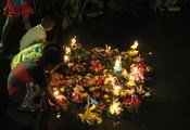 Loy kratong children