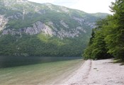 Bohinj jerezo stone beach